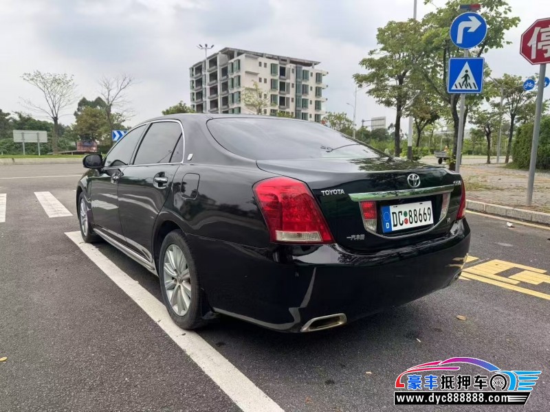 11年丰田皇冠轿车抵押车出售