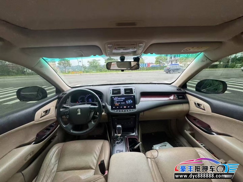 11年丰田皇冠轿车抵押车出售