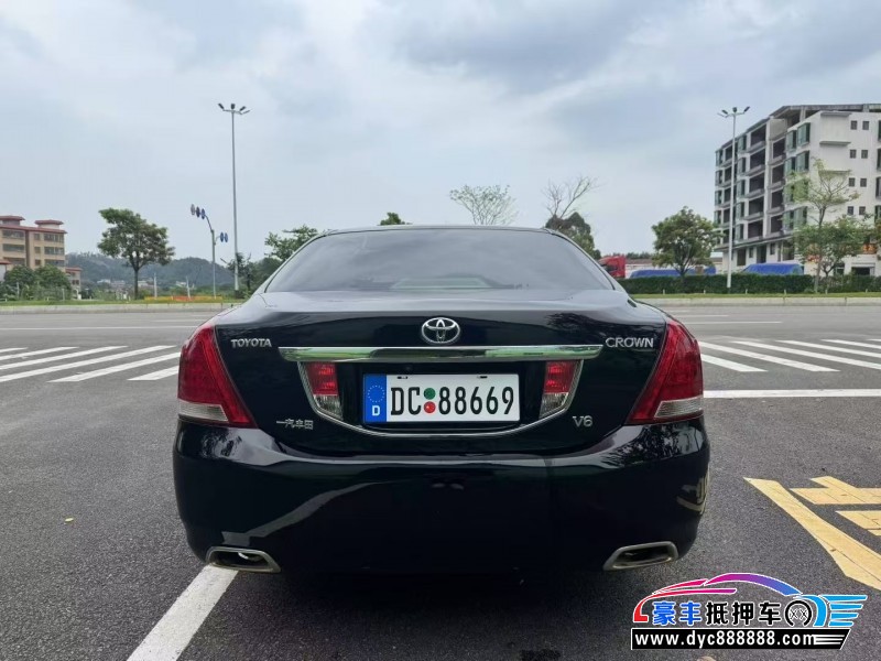 11年丰田皇冠轿车抵押车出售