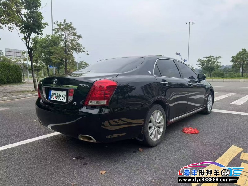 11年丰田皇冠轿车抵押车出售