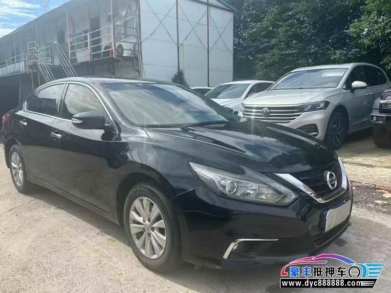 17年日产天籁轿车抵押车出售