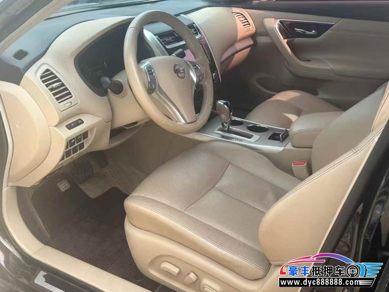 17年日产天籁轿车抵押车出售