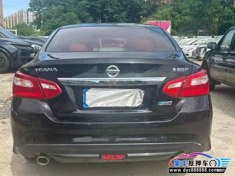 17年日产天籁轿车抵押车出售