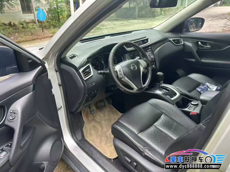 14年日产奇骏轿车抵押车出售