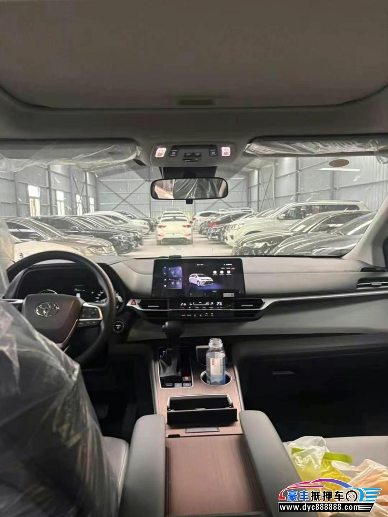 25年丰田格瑞维亚轿车抵押车出售