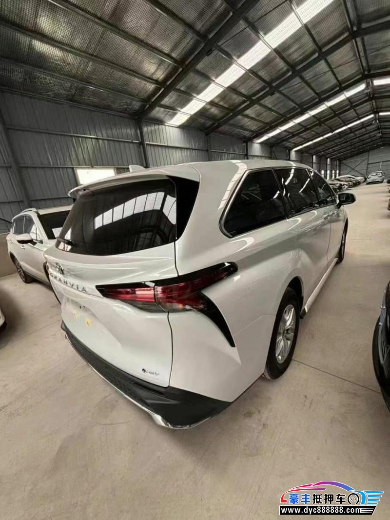 25年丰田格瑞维亚轿车抵押车出售