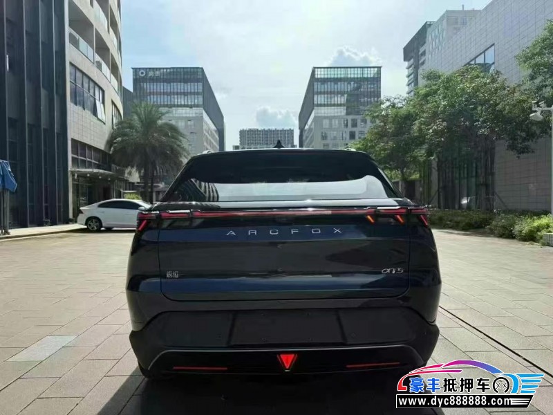 25年极狐阿尔法T轿车抵押车出售