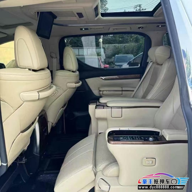 17年丰田埃尔法轿车抵押车出售