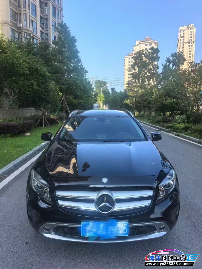 15年奔驰GLA轿车抵押车出售