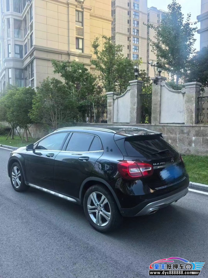 15年奔驰GLA轿车抵押车出售