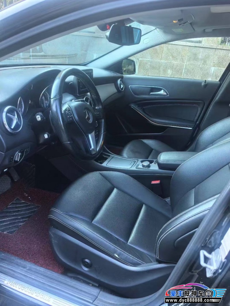 15年奔驰GLA轿车抵押车出售