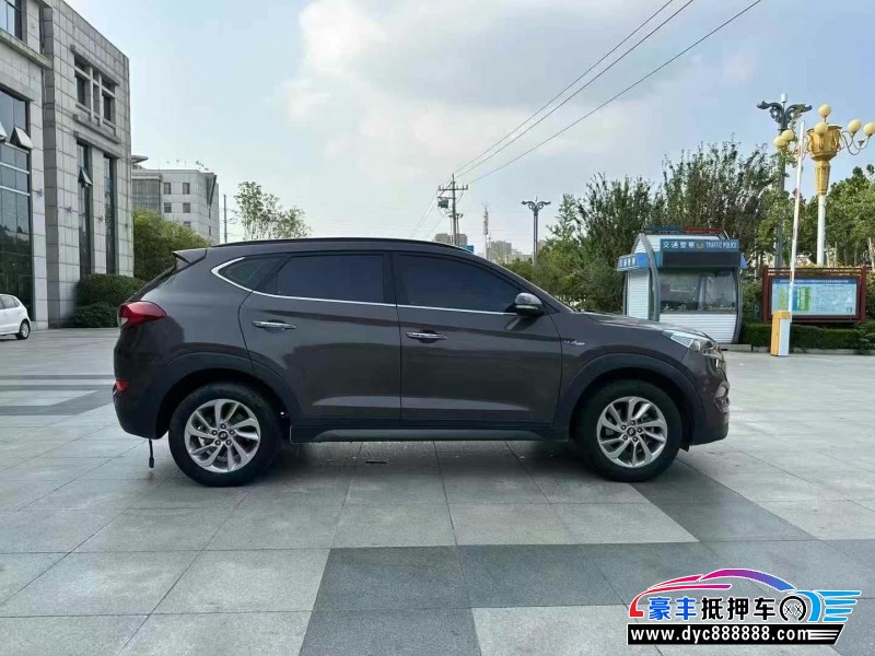 16年现代途胜轿车抵押车出售