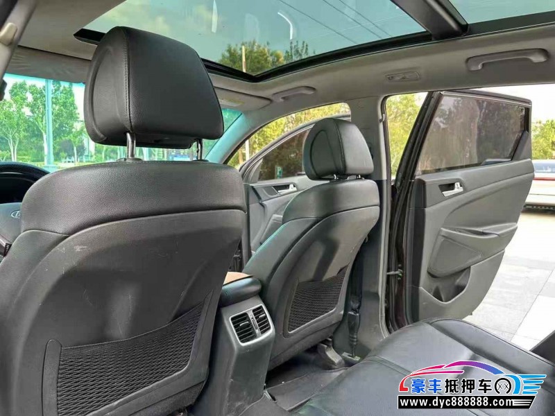 16年现代途胜轿车抵押车出售