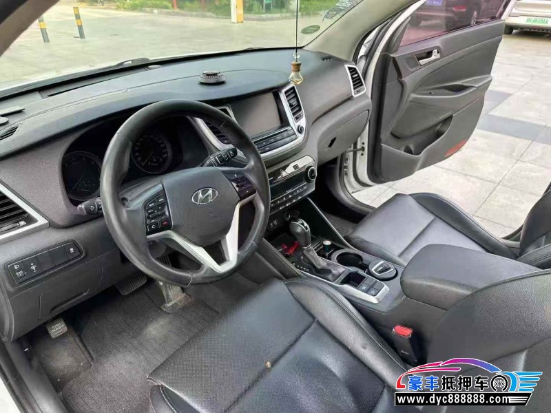 16年现代途胜轿车抵押车出售