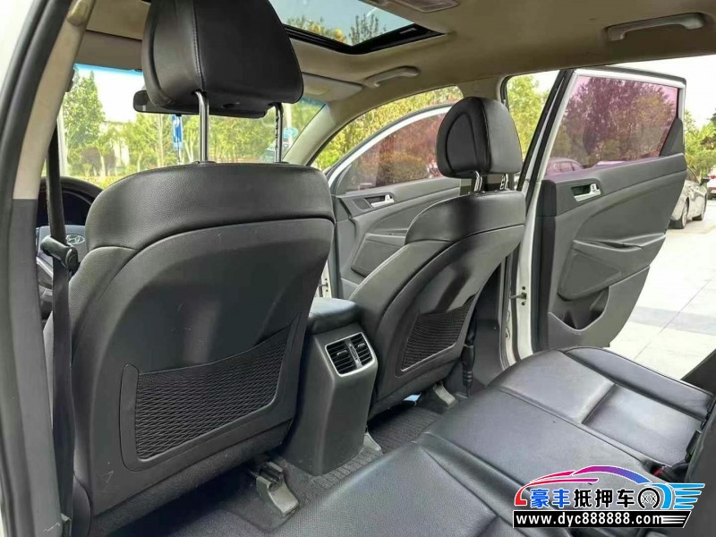 16年现代途胜轿车抵押车出售