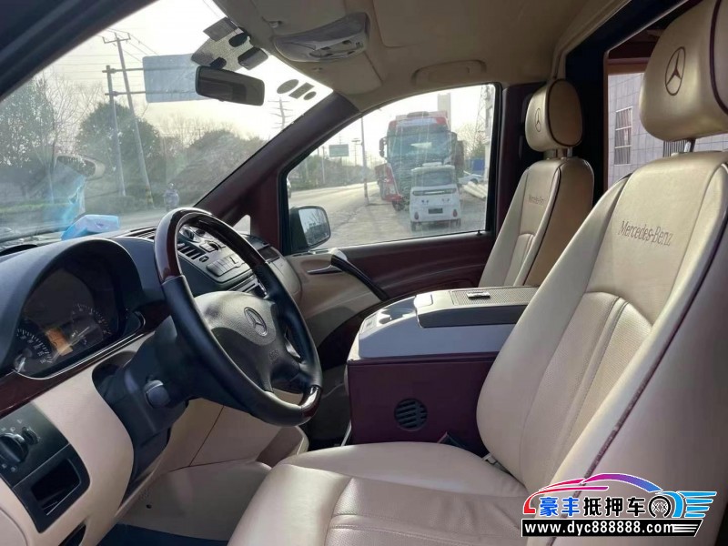 14年奔驰威霆轿车抵押车出售