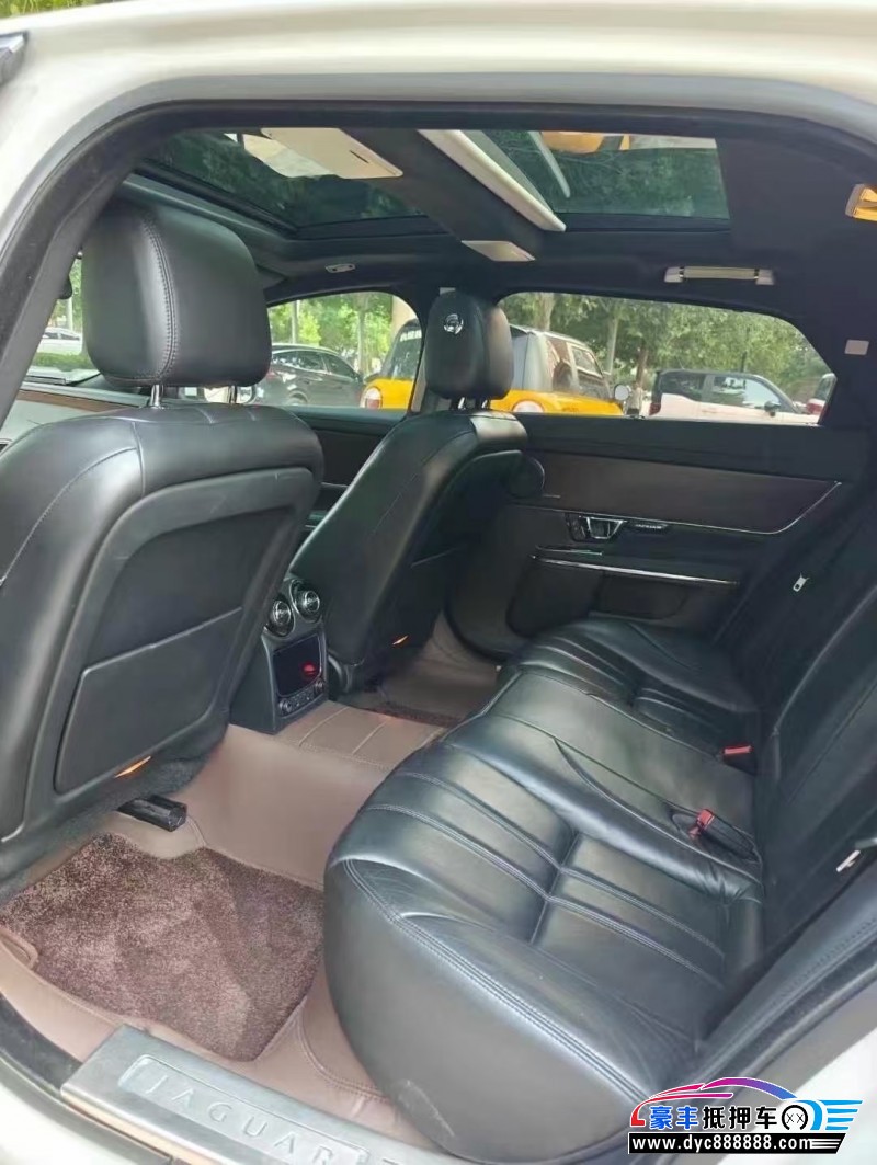 15年捷豹XJ轿车抵押车出售