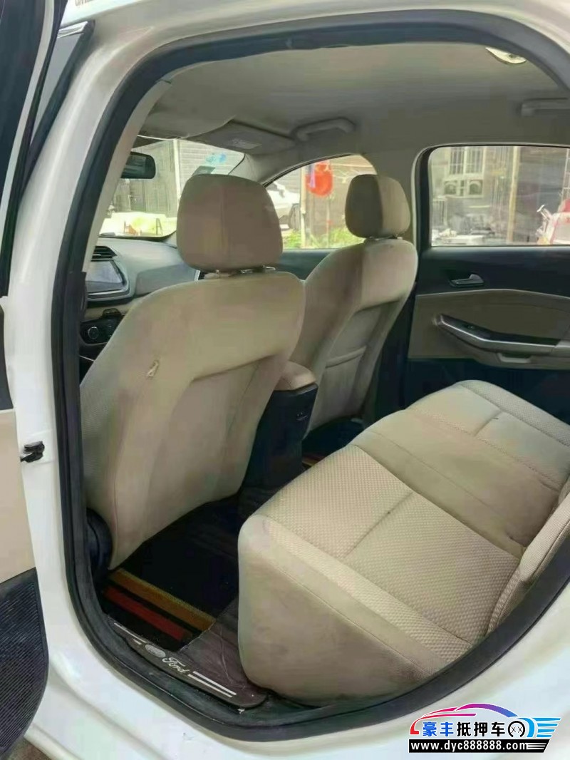 16年福特福睿斯轿车抵押车出售