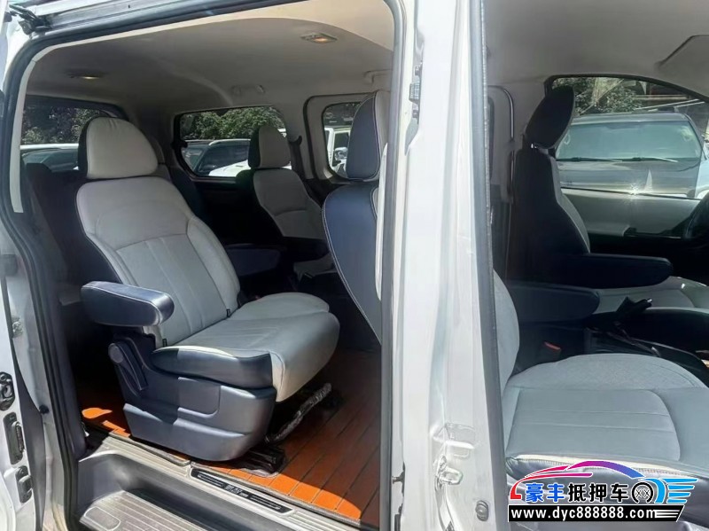 23年东风风行菱智轿车抵押车出售