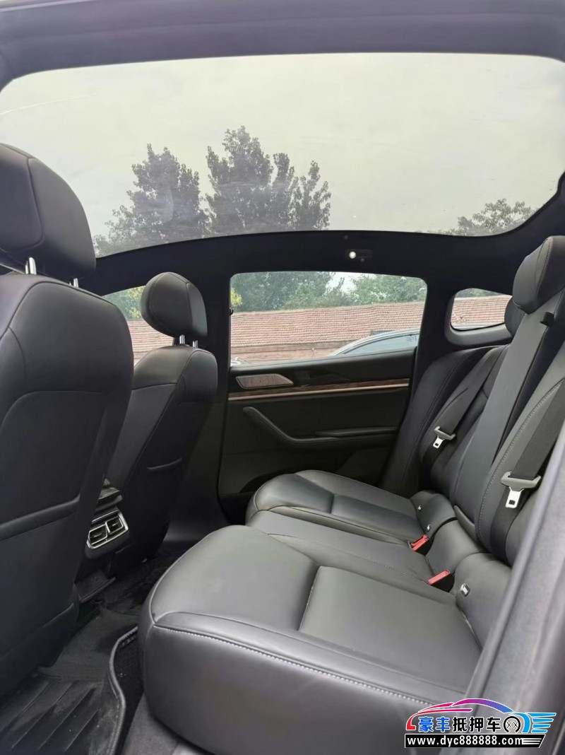 24年哪吒S轿车抵押车出售