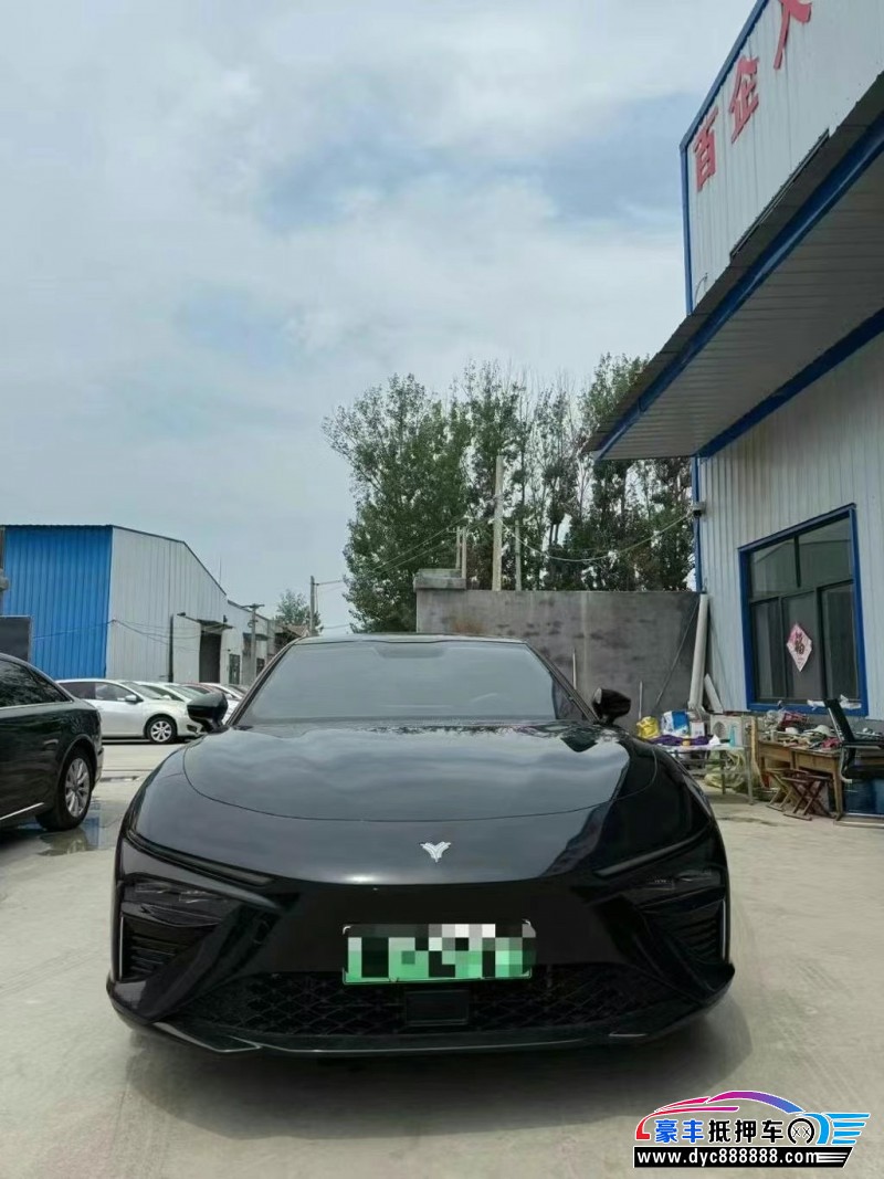 抵押车出售24年哪吒S轿车