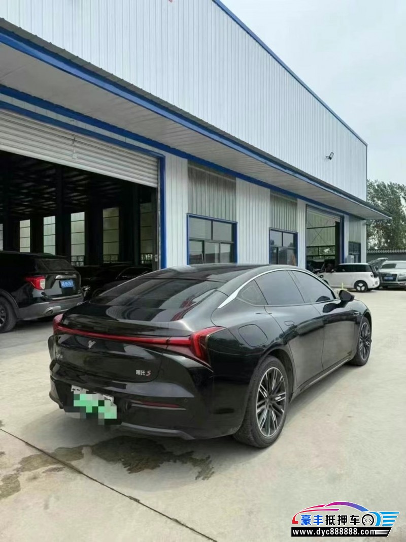 24年哪吒S轿车抵押车出售