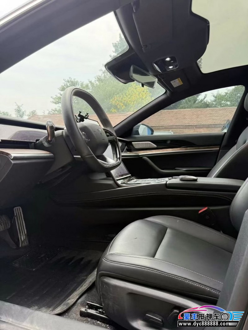 24年哪吒S轿车抵押车出售