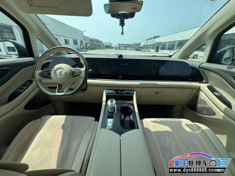 24年岚图梦想家轿车抵押车出售