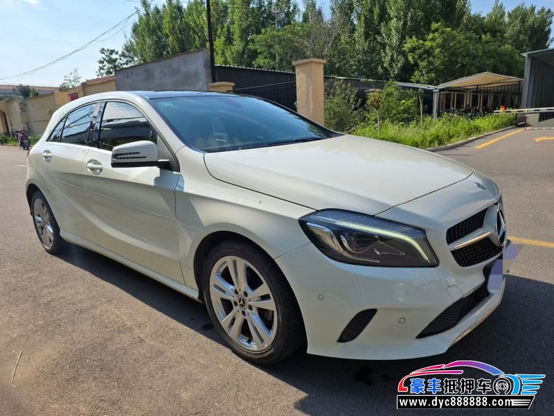 19年奔驰A级轿车抵押车出售