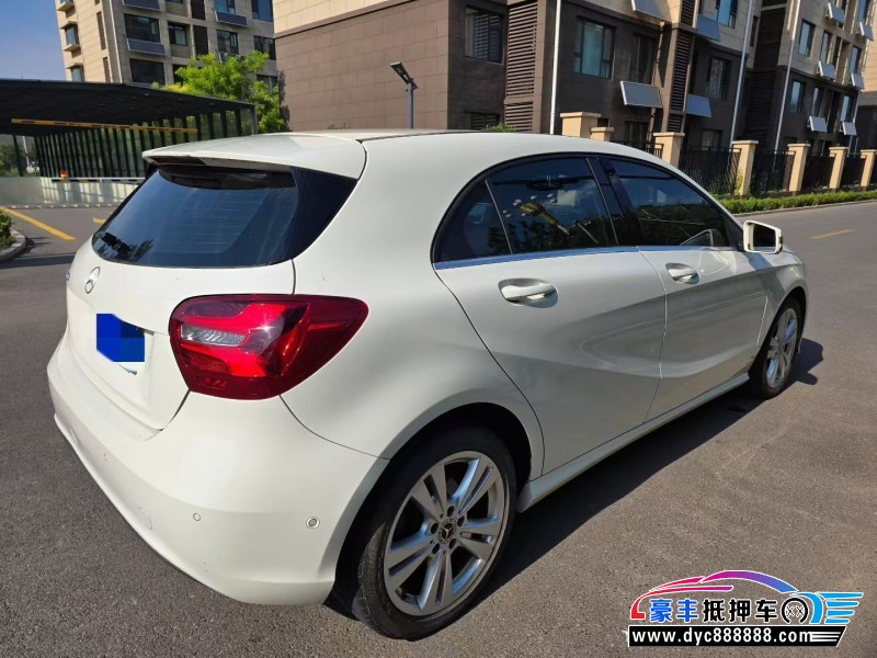 19年奔驰A级轿车抵押车出售