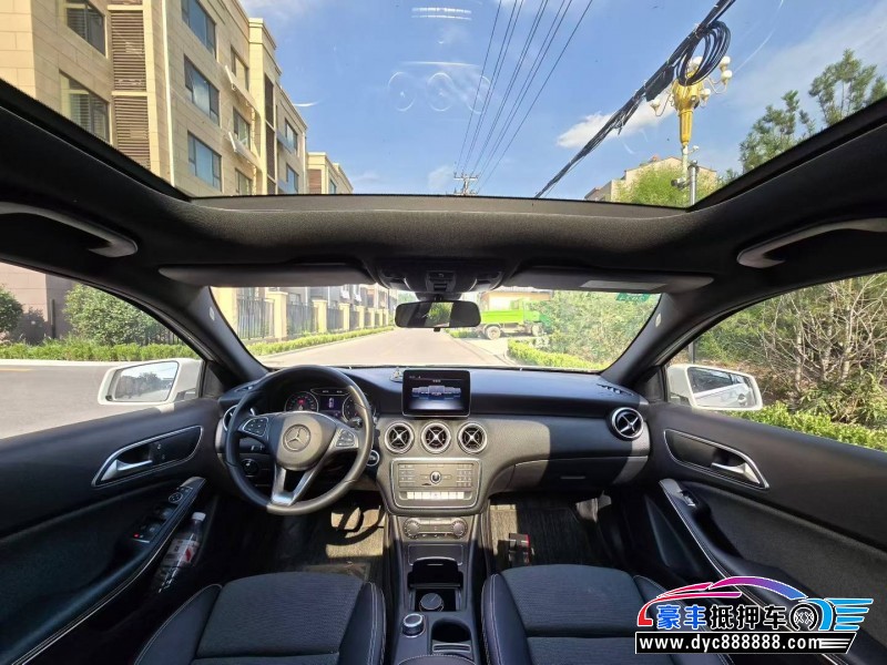 19年奔驰A级轿车抵押车出售