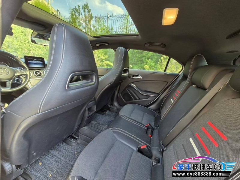 19年奔驰A级轿车抵押车出售