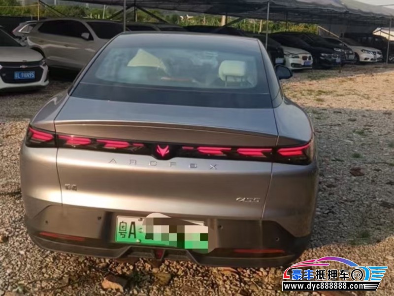 25年极狐阿尔法S轿车抵押车出售