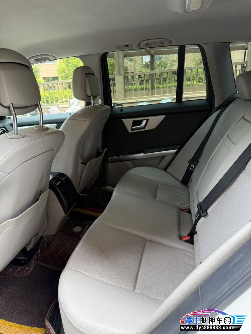 13年奔驰GLK轿车抵押车出售