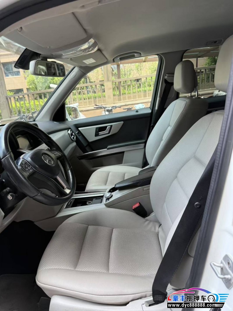 13年奔驰GLK轿车抵押车出售