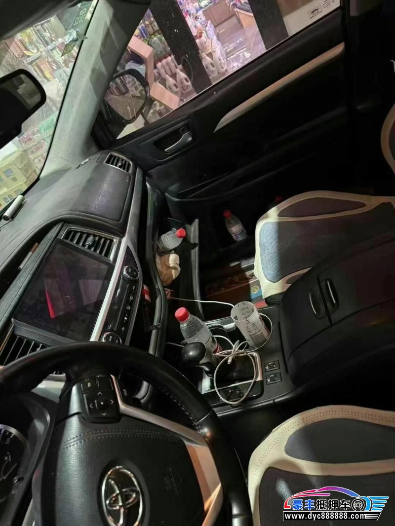 18年丰田汉兰达轿车抵押车出售