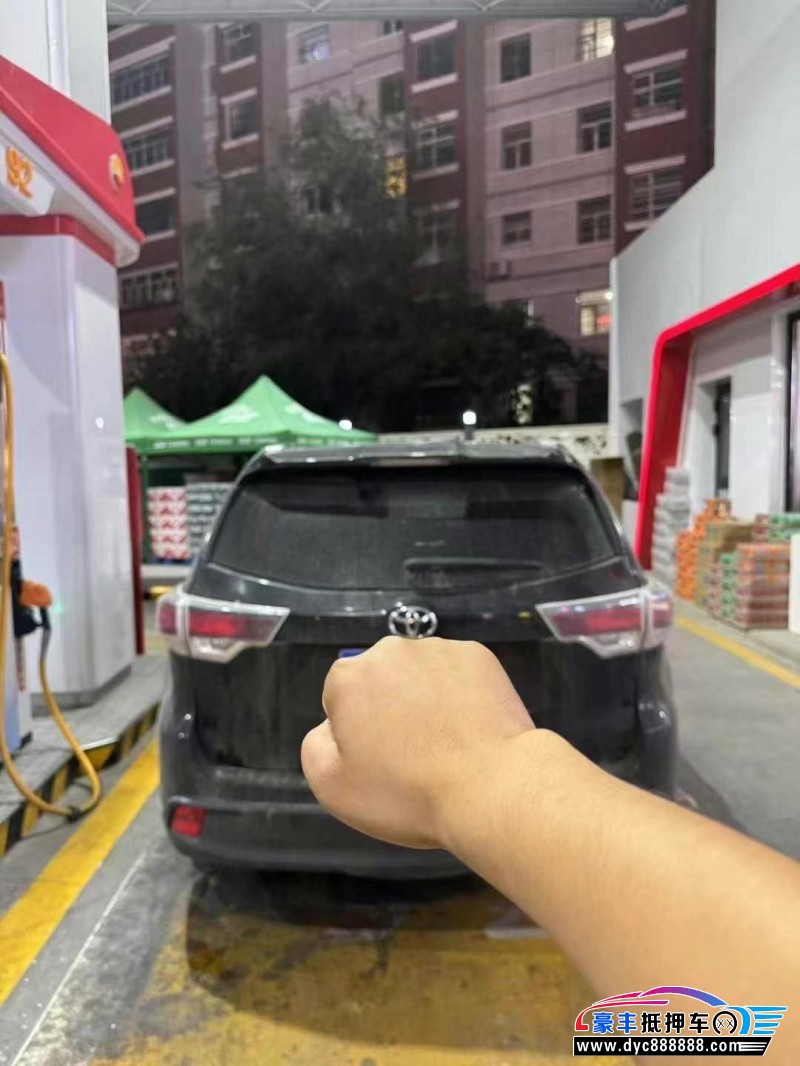 18年丰田汉兰达轿车抵押车出售