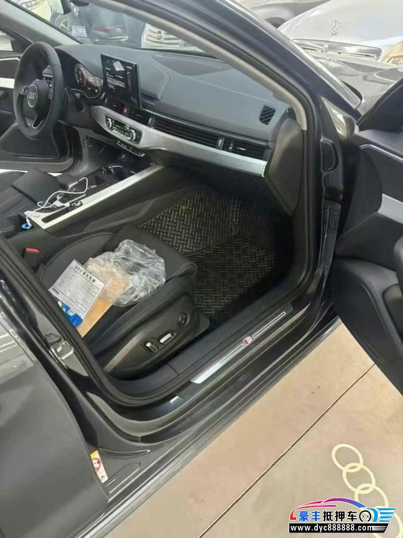 25年奥迪A4L轿车抵押车出售