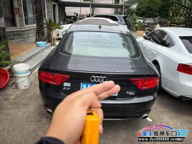 12年奥迪A7轿车抵押车出售