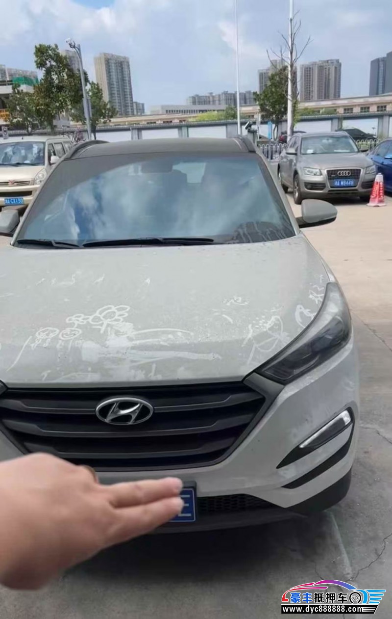 17年现代途胜轿车抵押车出售