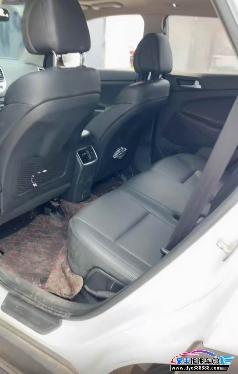 17年现代途胜轿车抵押车出售