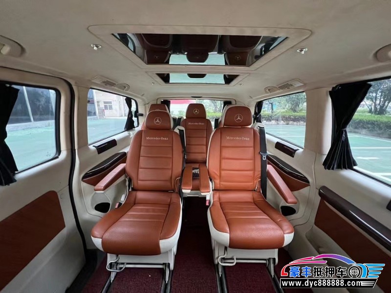 14年奔驰威霆轿车抵押车出售