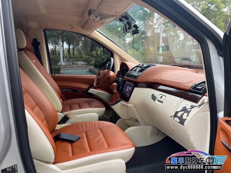 14年奔驰威霆轿车抵押车出售