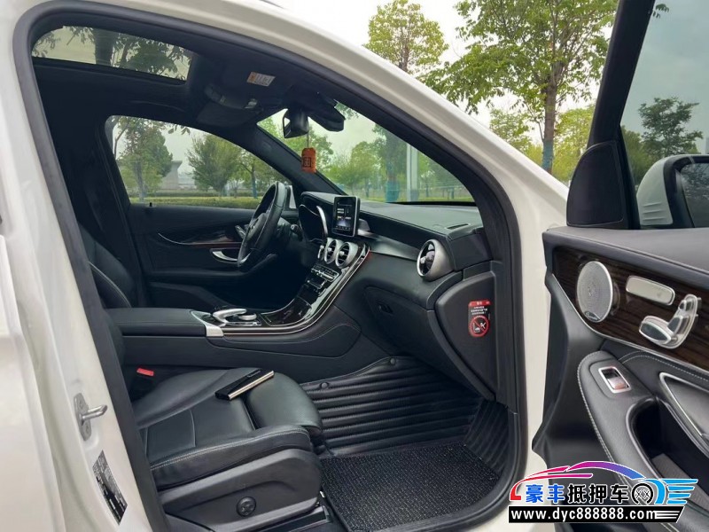 19年奔驰GLC轿车抵押车出售