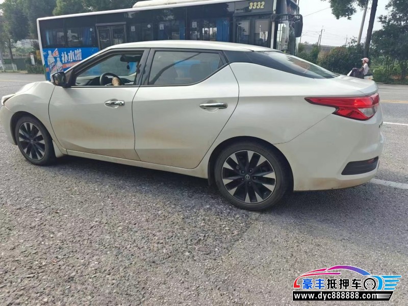 17年日产蓝鸟轿车抵押车出售