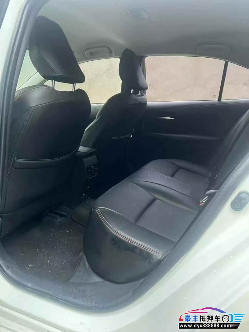 24年丰田雷凌轿车抵押车出售