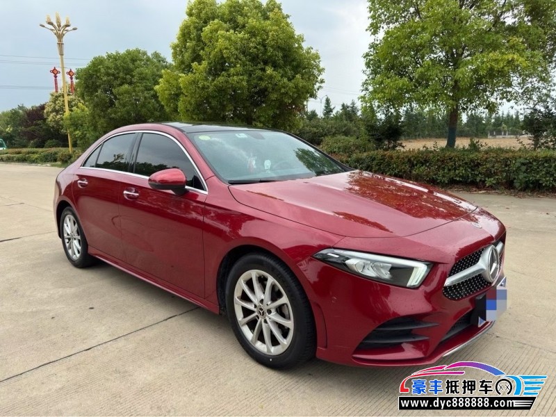 21年奔驰A轿车抵押车出售