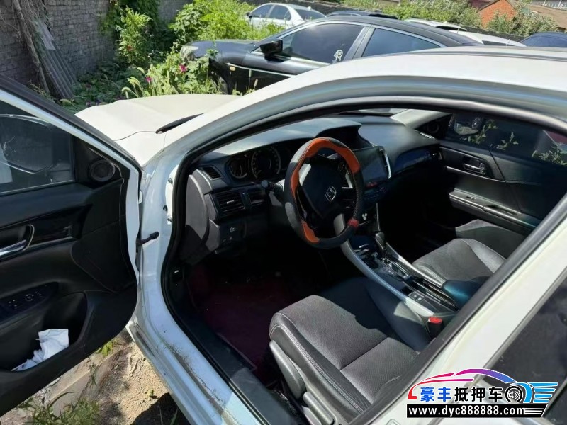 17年本田雅阁轿车抵押车出售