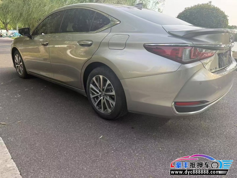 24年雷克萨斯ES轿车抵押车出售