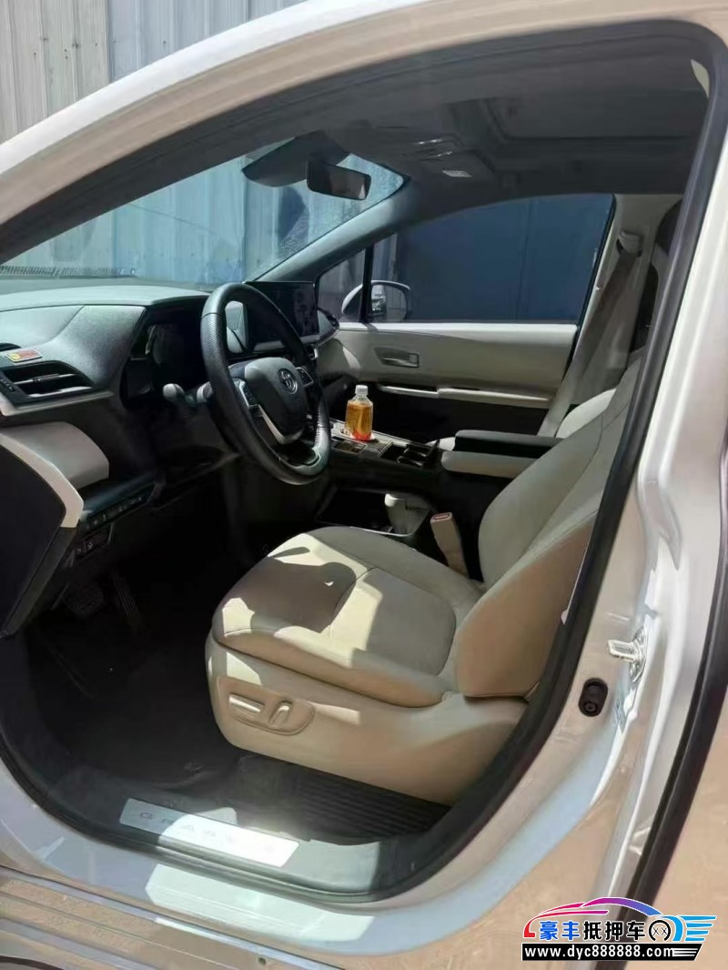 24年丰田格瑞维亚轿车抵押车出售